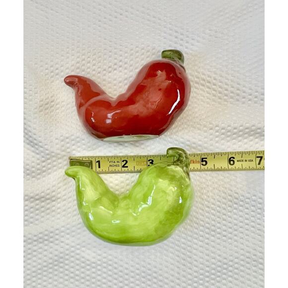 Certified International CIC La Vida Chili Pepper Figural Salt and Pepper Shakers - Picture 6 of 12